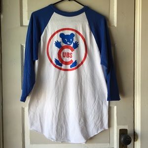 Cubs T-shirt.